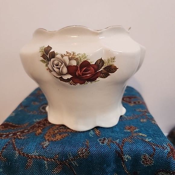 The House Of Webster Ceramics Prussian Covered Biscuit Jar Roses - Picture 10 of 12